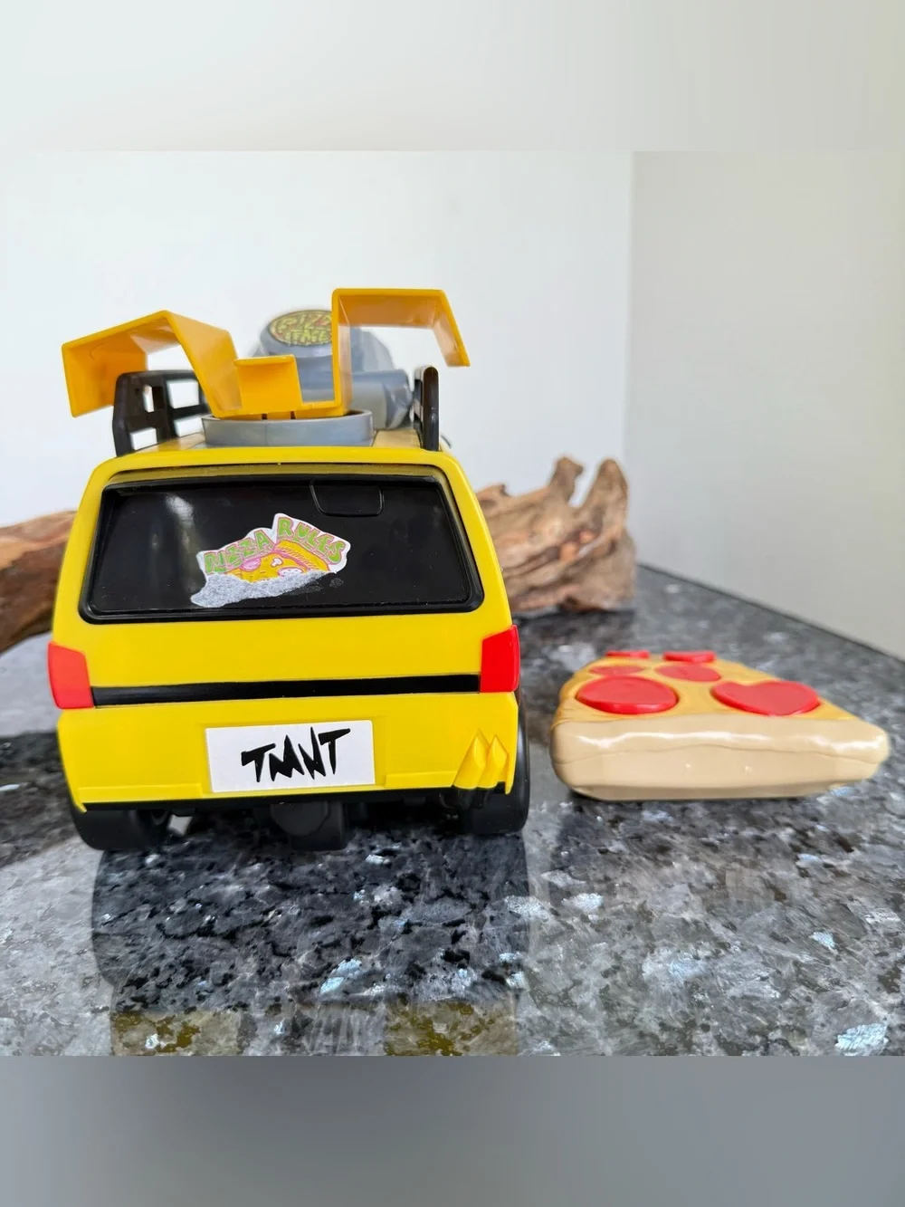 Teenage Mutant Ninja Turtles Mayhem RC Pizza Blaster/Remote Control Vehicle Toy